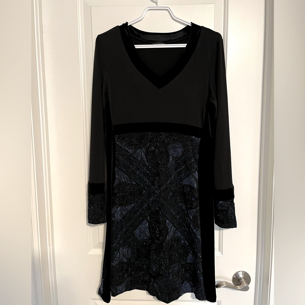 Luc Fontaine dress long sleeve dress with velvet accents size 8